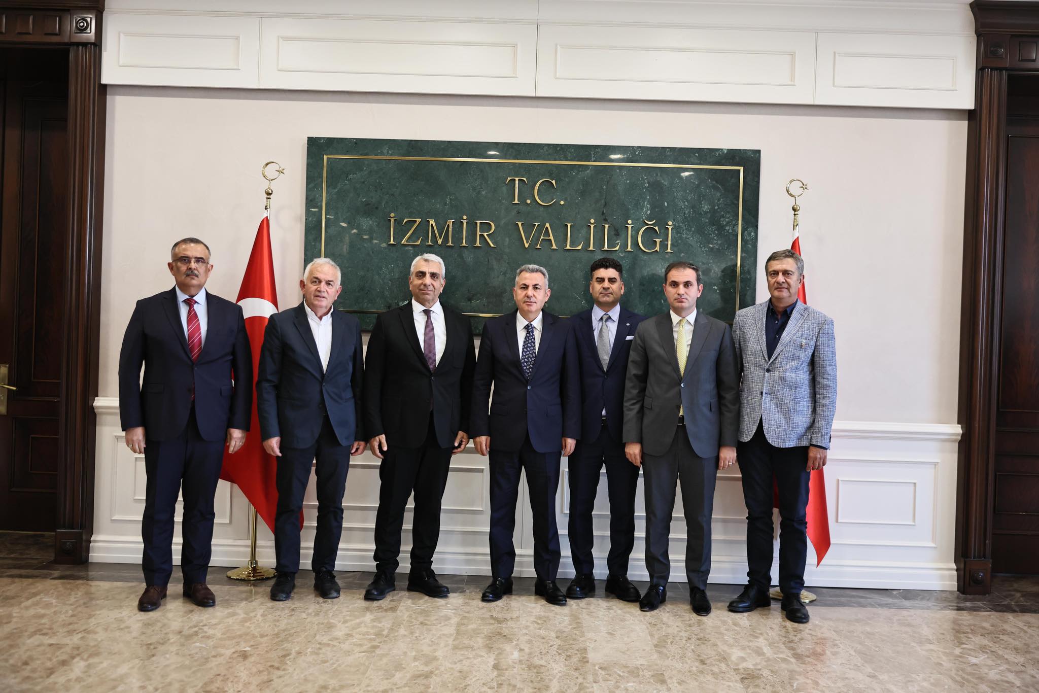 BAYINDIR SERA OTB YÖNETİMİNDEN İZMİR VALİSİ SÜLEYMAN ELBAN’A ZİYARET